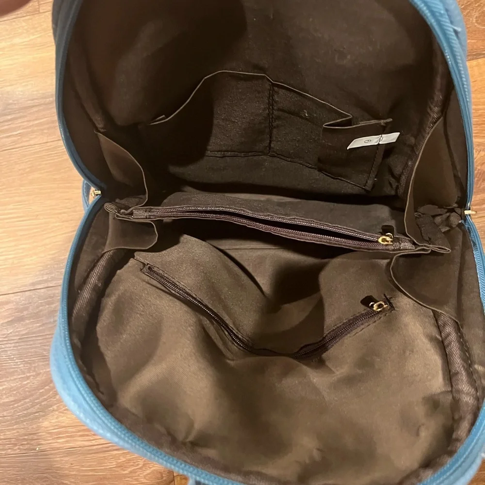 Backpack - Picture 4 of 7